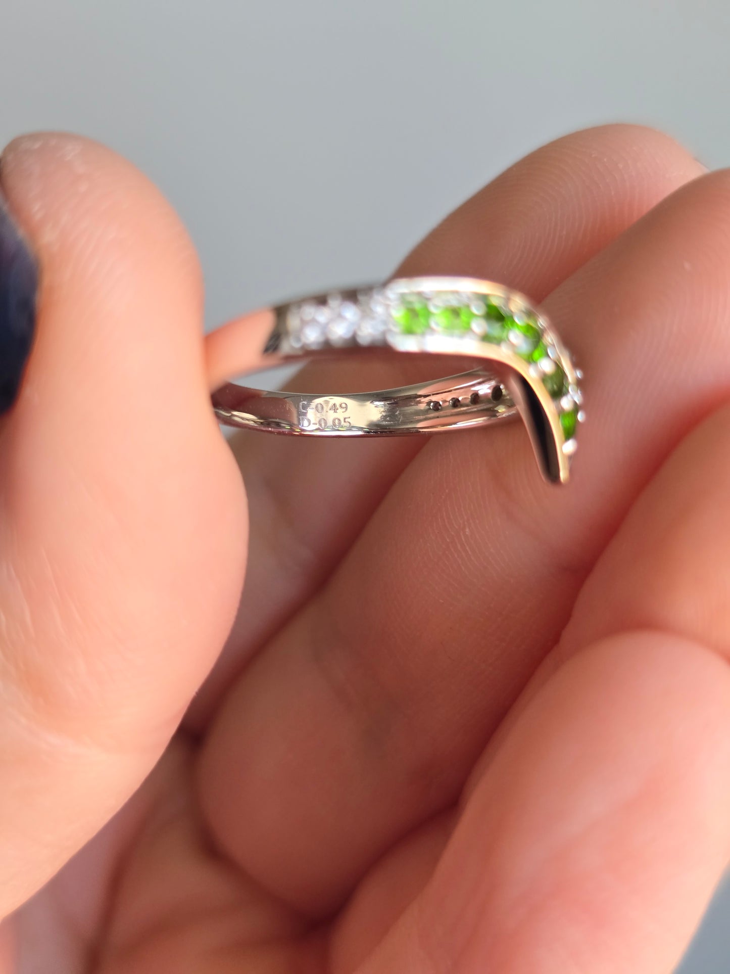 Chromia 18k Diopside and Diamond Chevron Ring