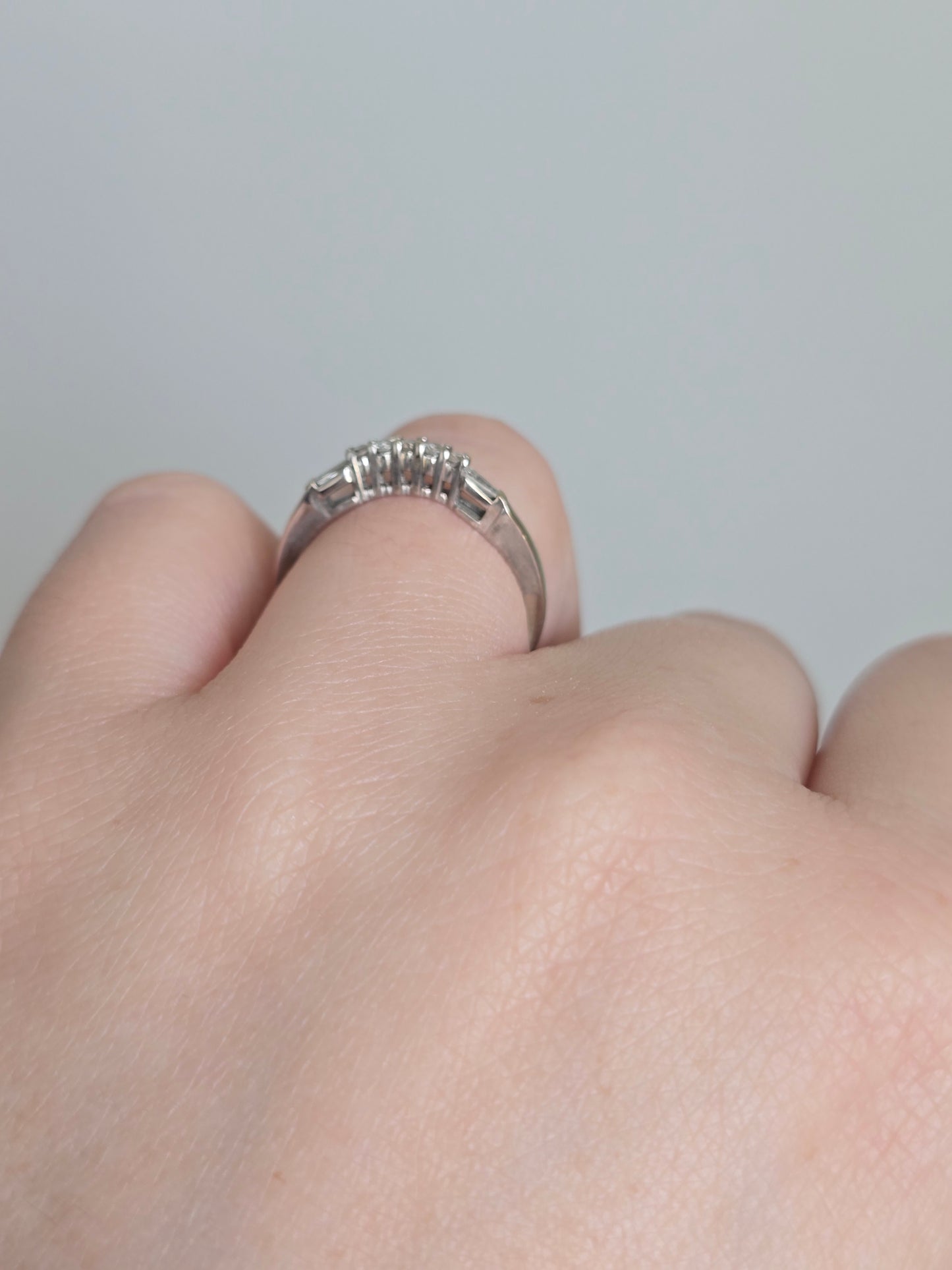14K 0.15 CTW Diamond Contour Band