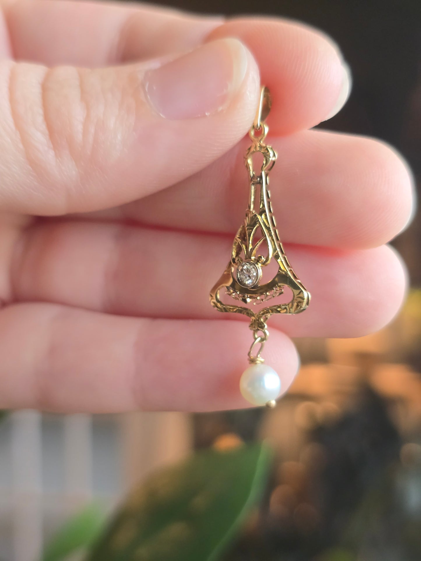 14K 0.06 CT Diamond and Pearl Pendant