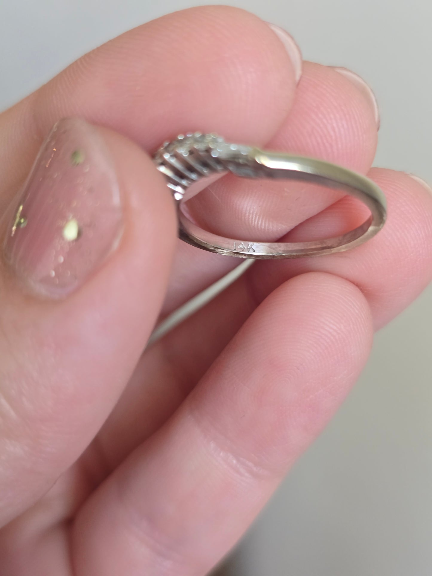 14K 0.15 CTW Diamond Contour Band