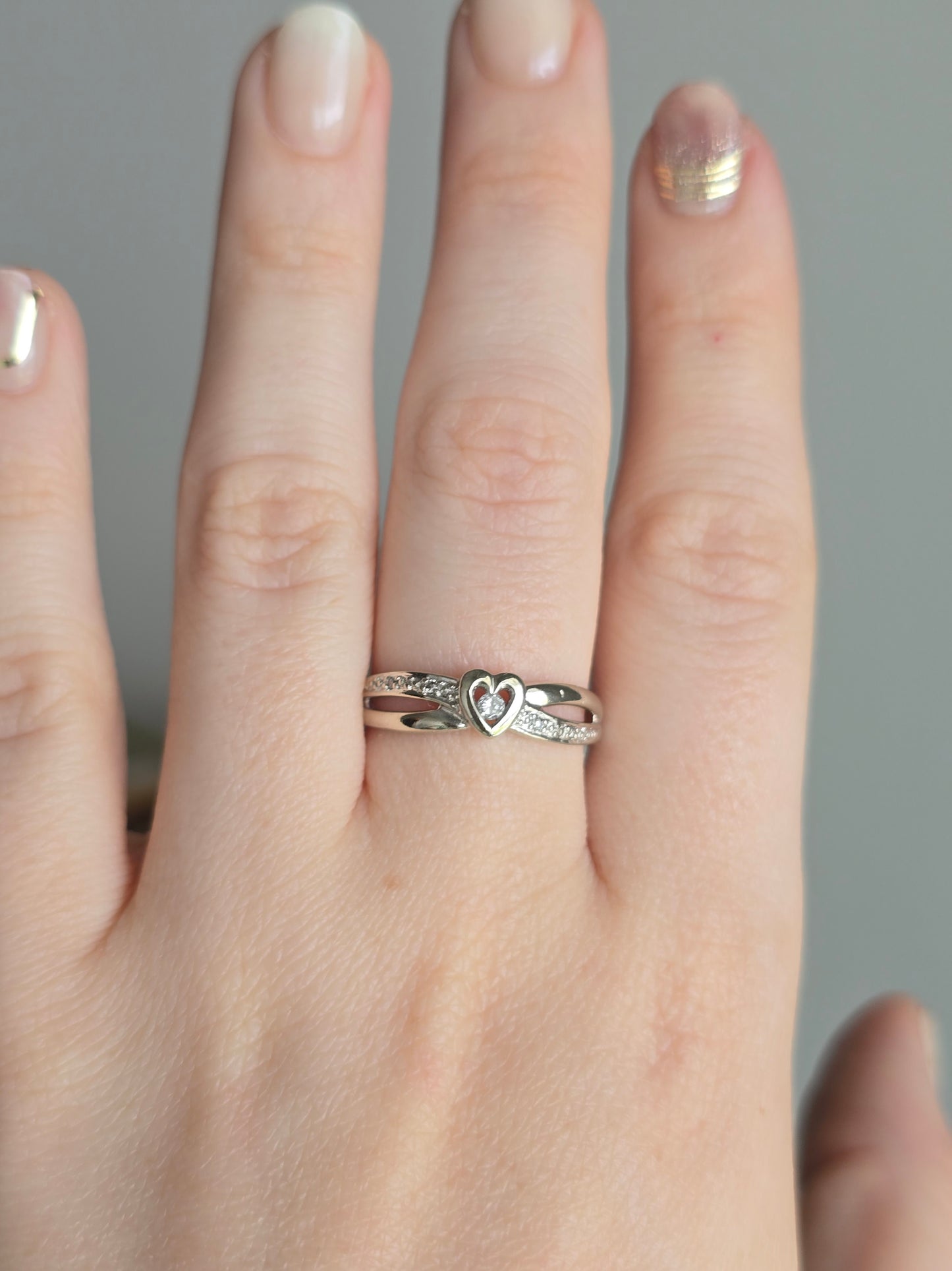 10k White Gold Diamond Ring