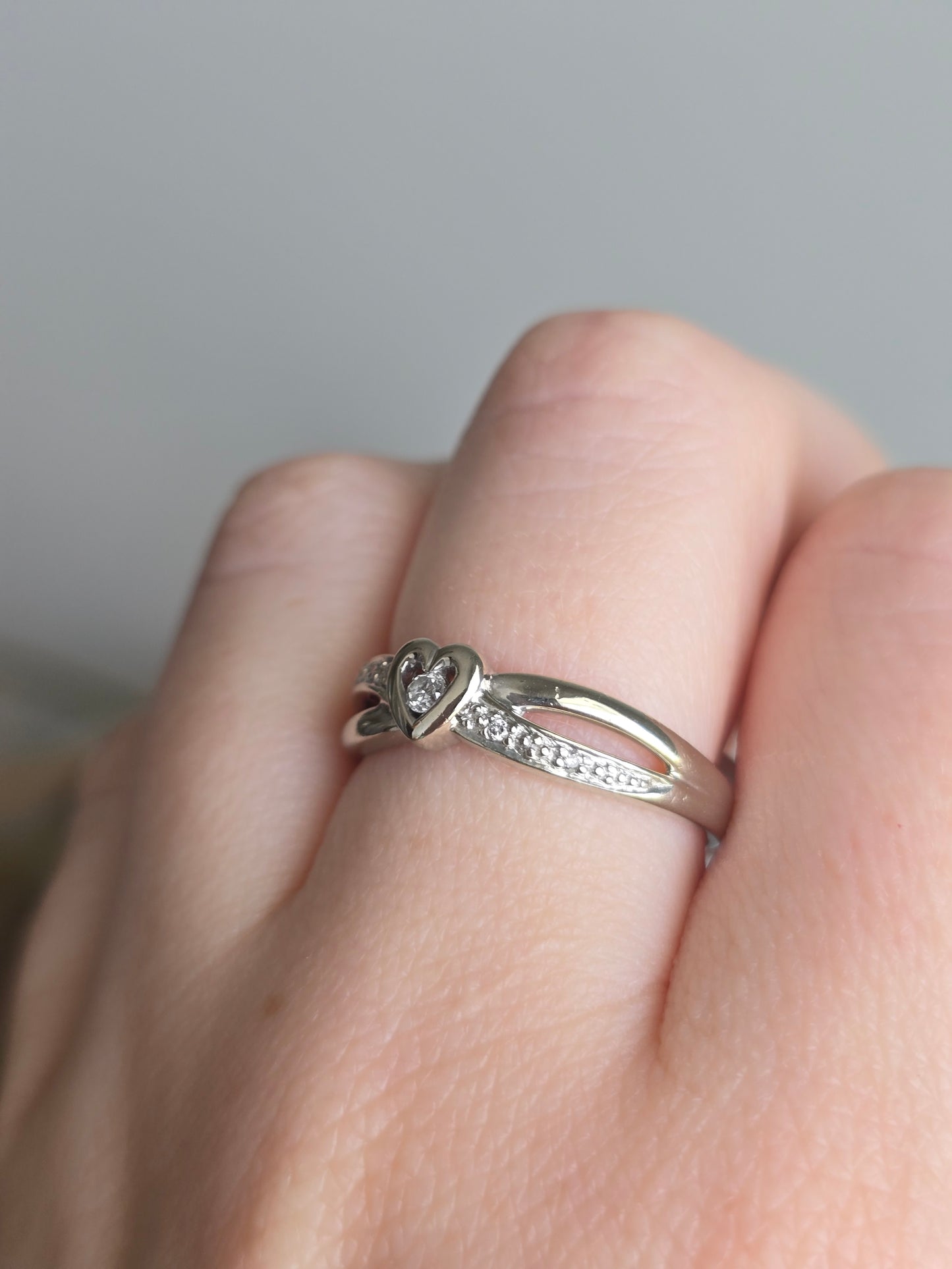 10k White Gold Diamond Ring