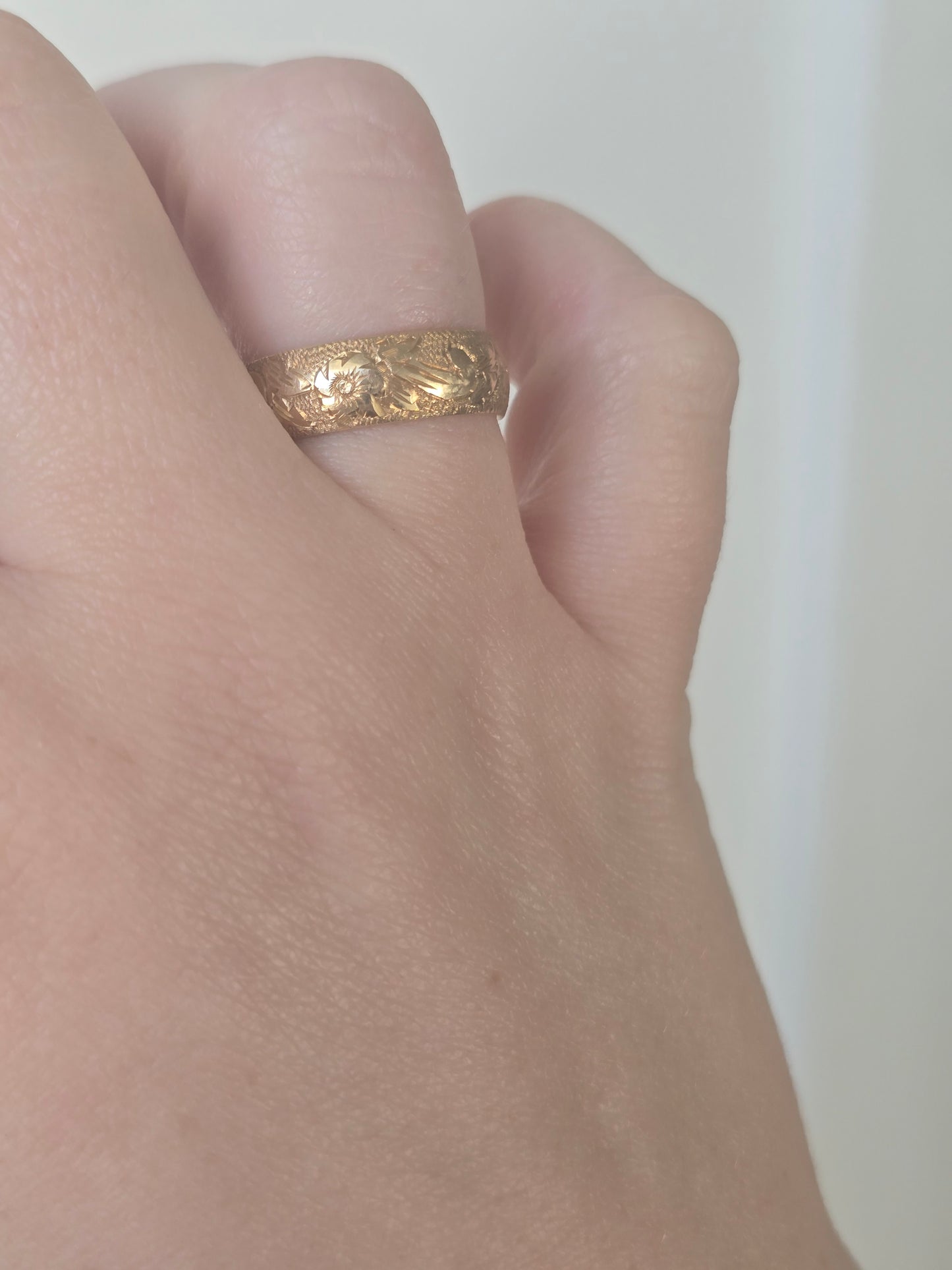 14K Yellow Gold Floral Engraved Band