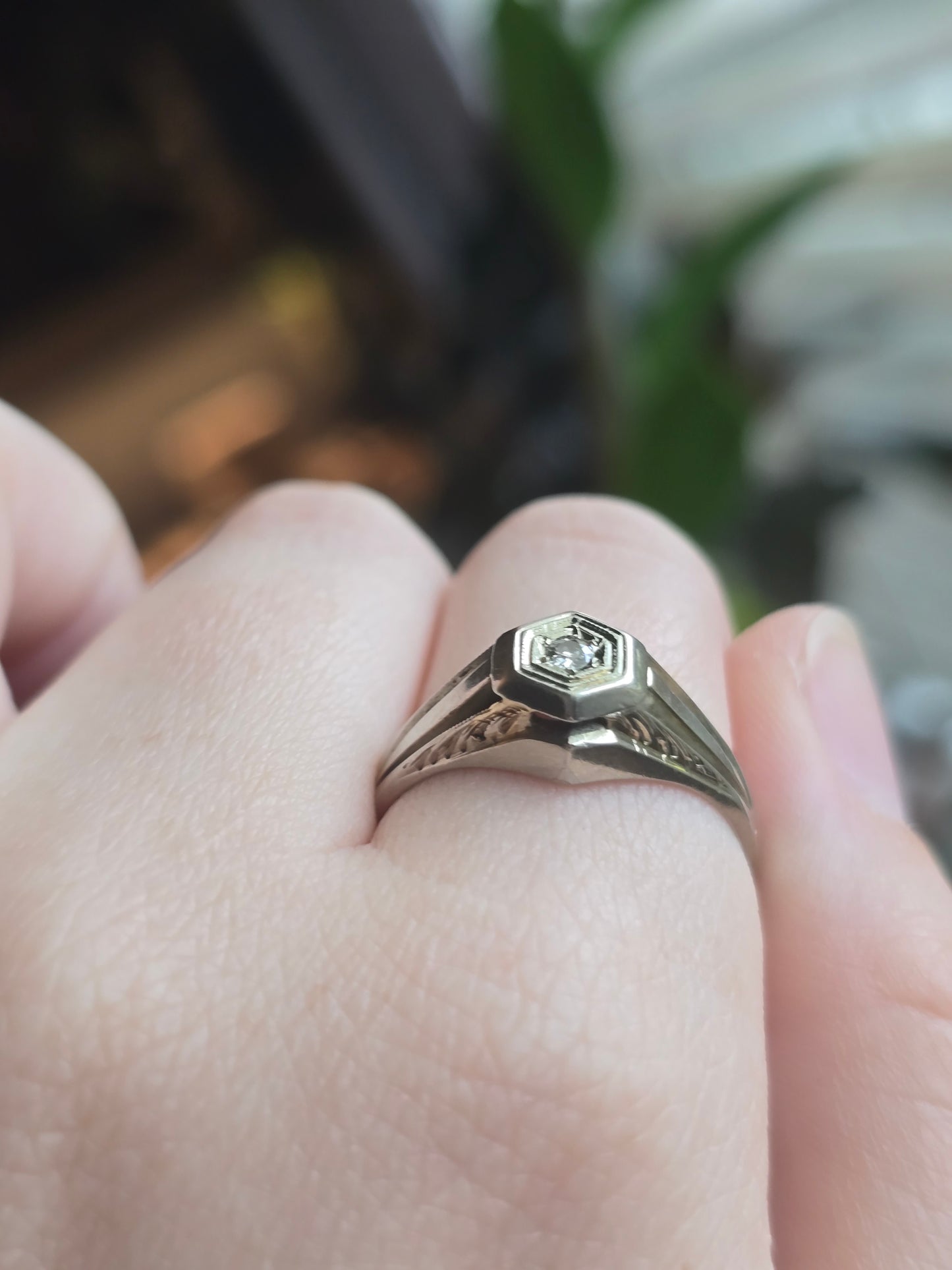 18K 0.05 CT Diamond Ring