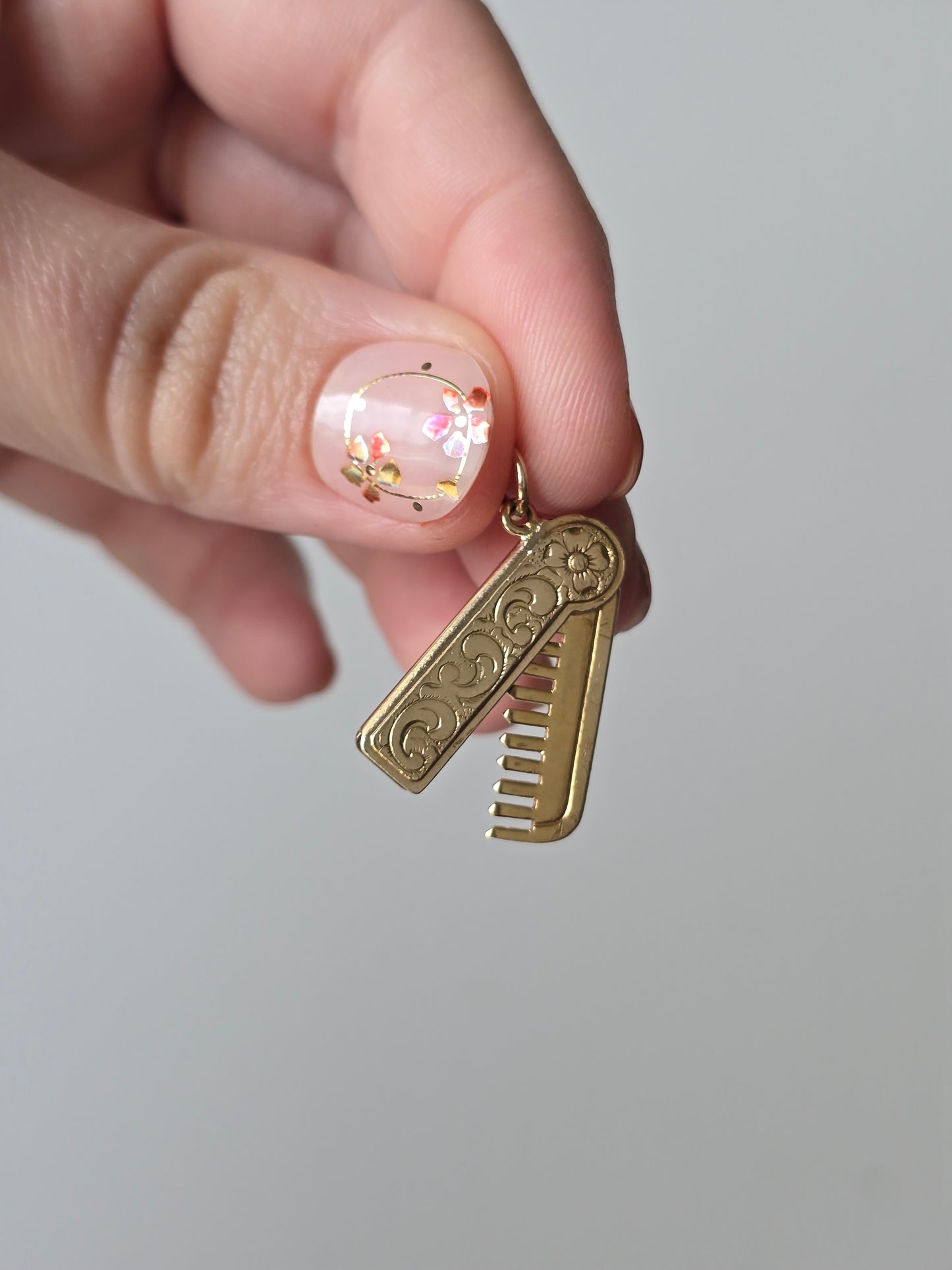 English 9K Yellow Gold Articulated Comb Charm Pendant