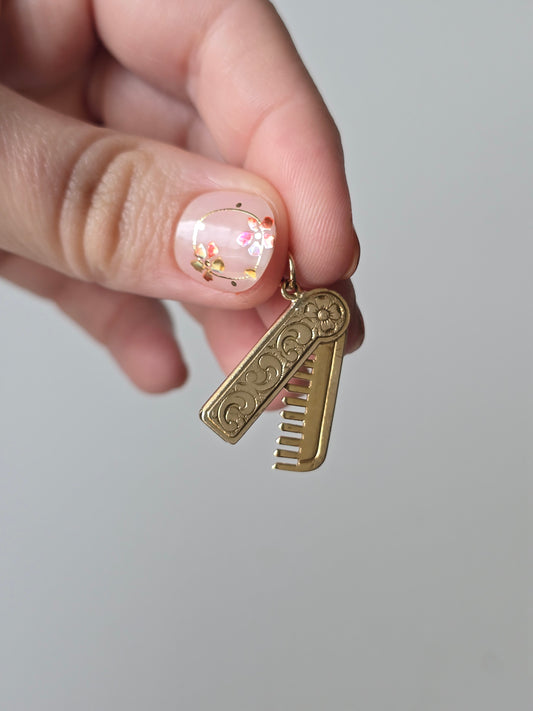 English 9K Yellow Gold Articulated Comb Charm Pendant