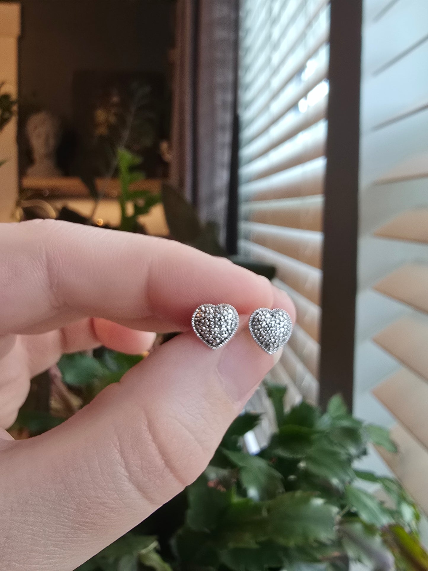 10K Pavé Diamond Heart Earrings