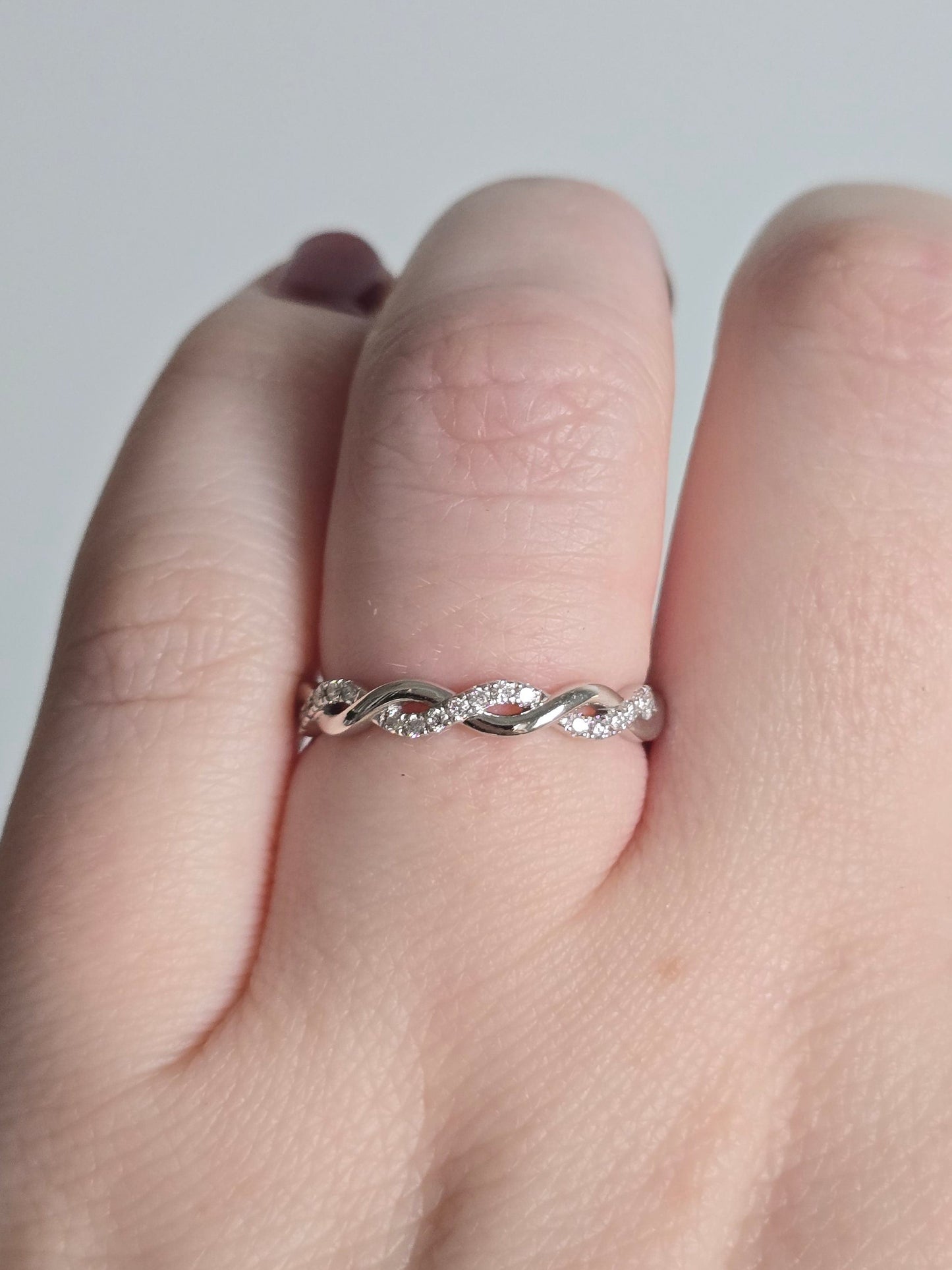 18K 0.27ct Diamond Crossover Band