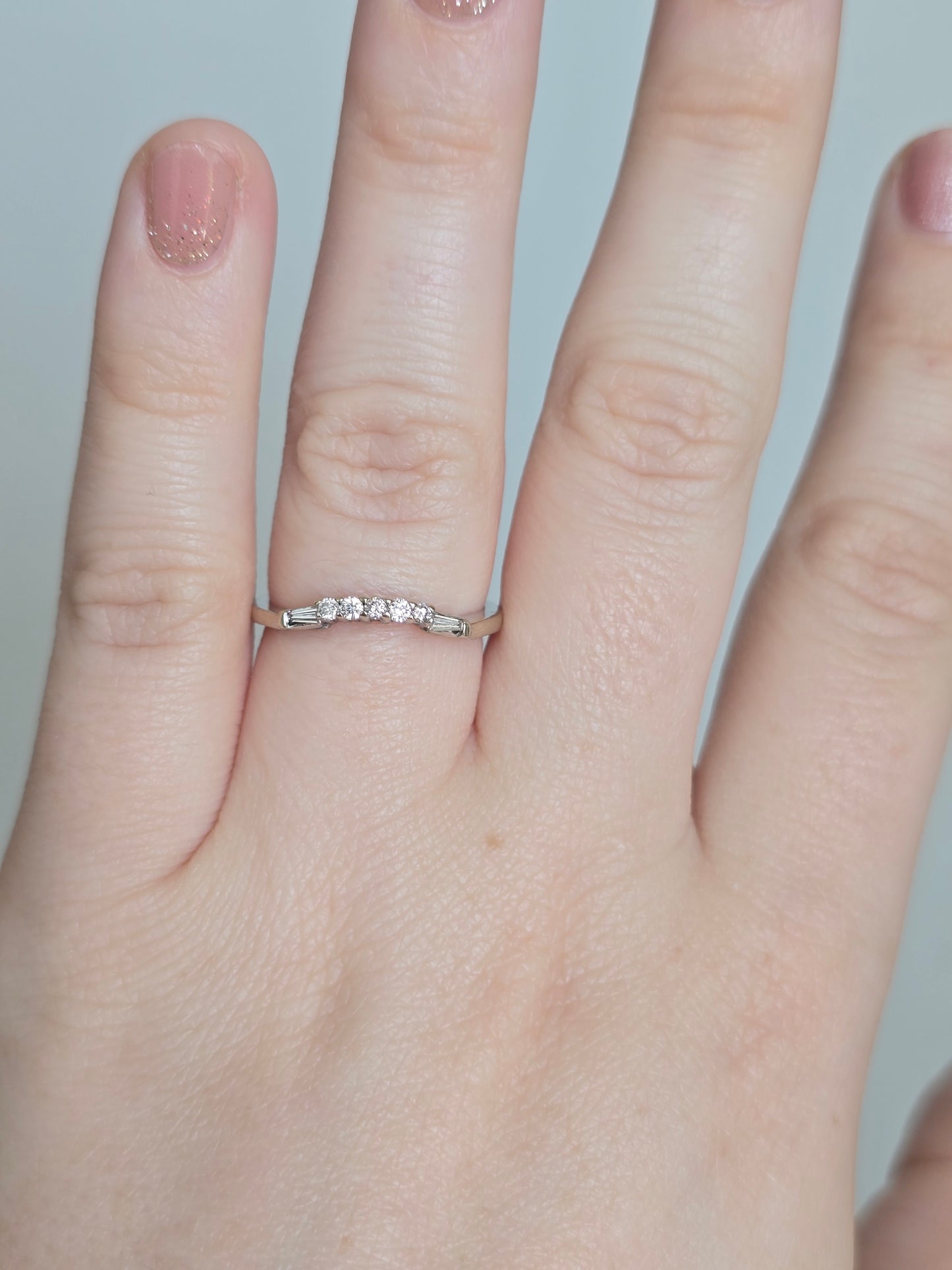14K 0.15 CTW Diamond Contour Band